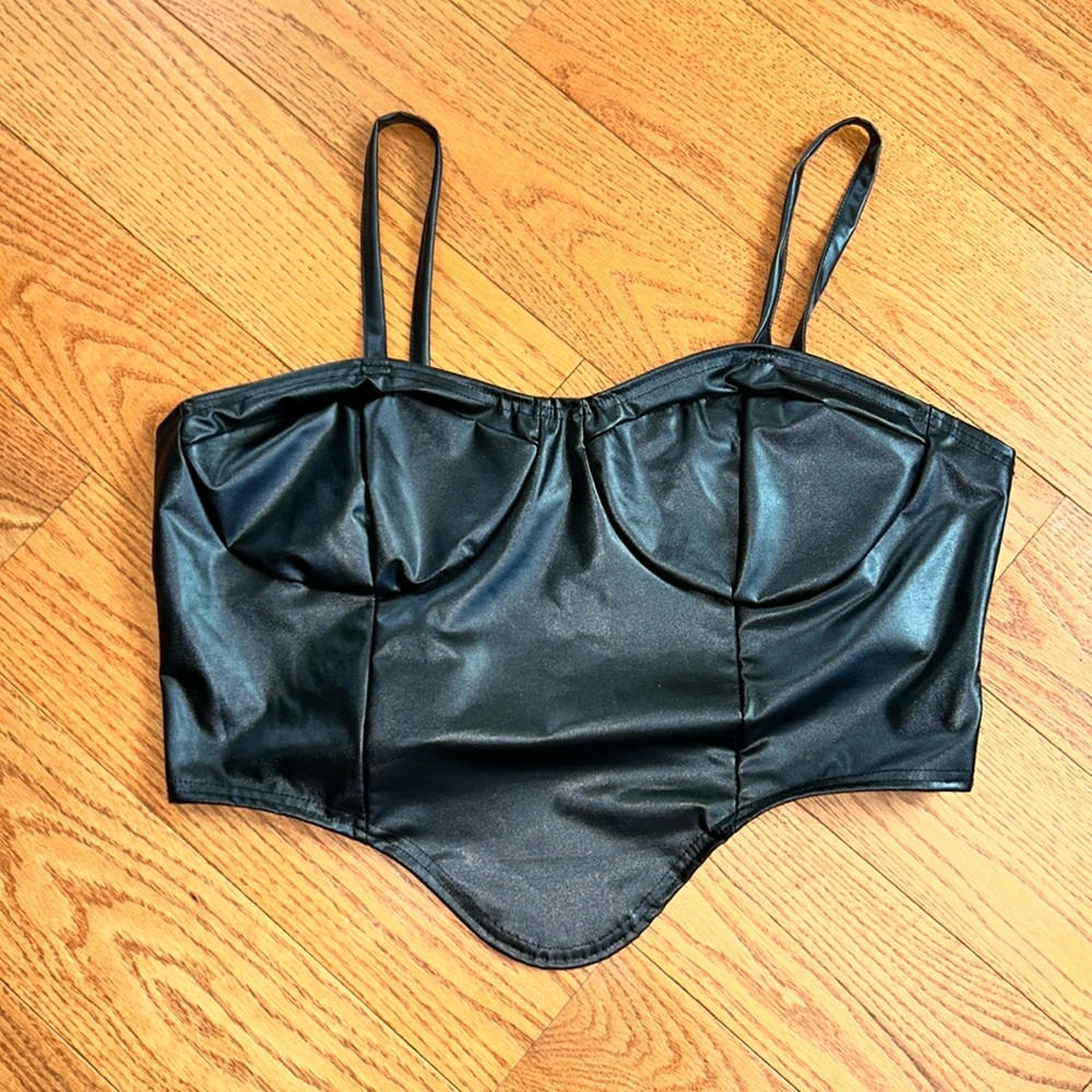 SHEIN Curve Crop Top
